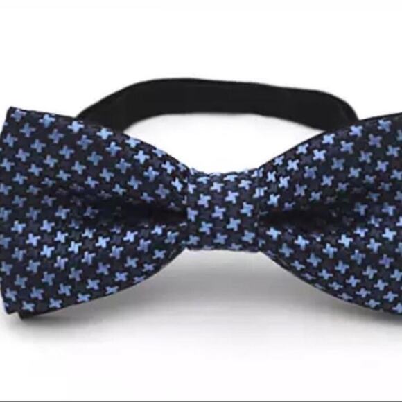 Two boy’s bow ties age 1-10 - Picture 5 of 5